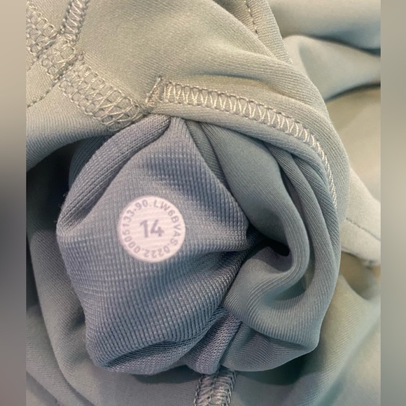 Lululemon Cropped Leggings - Size 14 - Picture 5 of 5